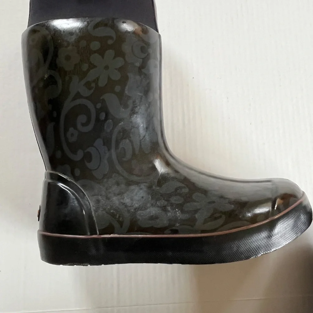 Bogs Womens US 6 Taylor Corsage‎ Black Boots Pull On Non Slip Rubber Waterproof